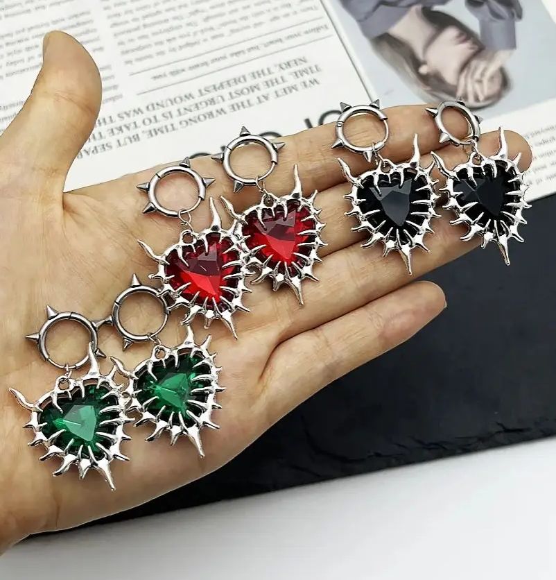 1 Pair Gothic Red Spiky Heart  - Women'S Fashion Edgy avis et prix