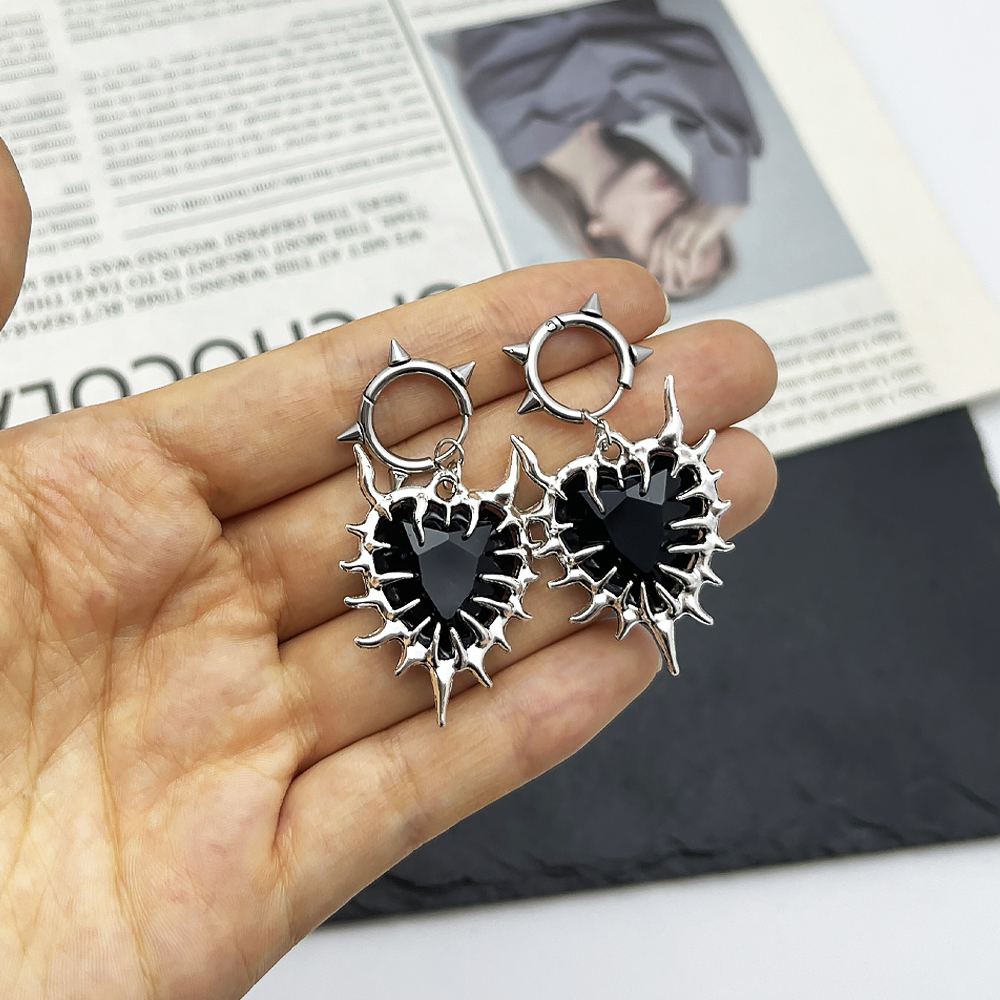 1 Pair Gothic Red Spiky Heart  - Women'S Fashion Edgy avis et prix
