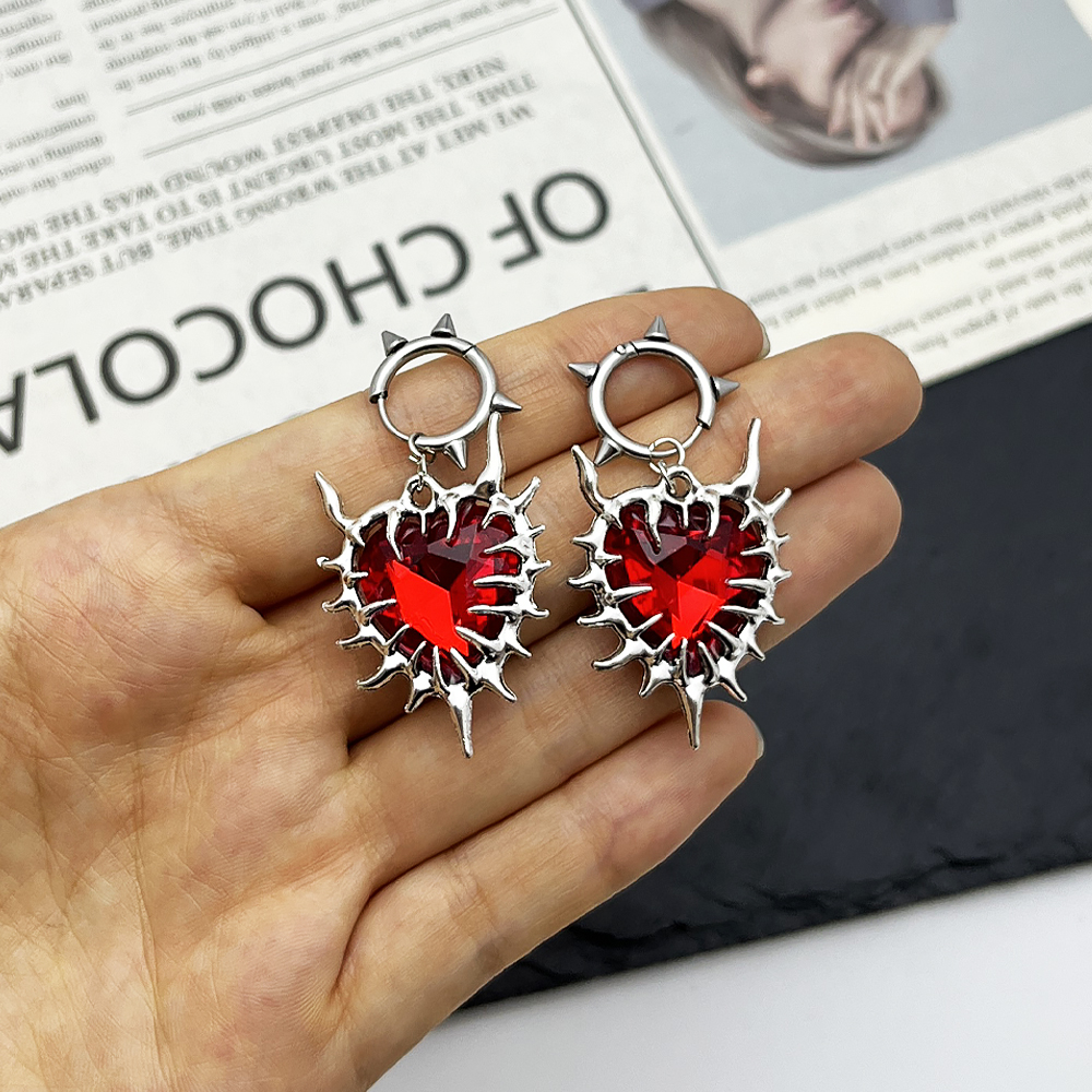 1 Pair Gothic Red Spiky Heart  - Women'S Fashion Edgy avis et prix
