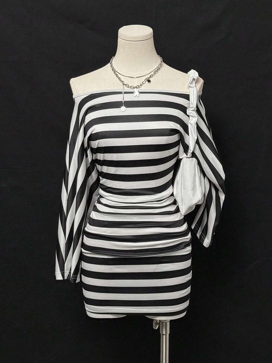 Black And White Striped Asymme - Asymmetric Top Women avis et prix