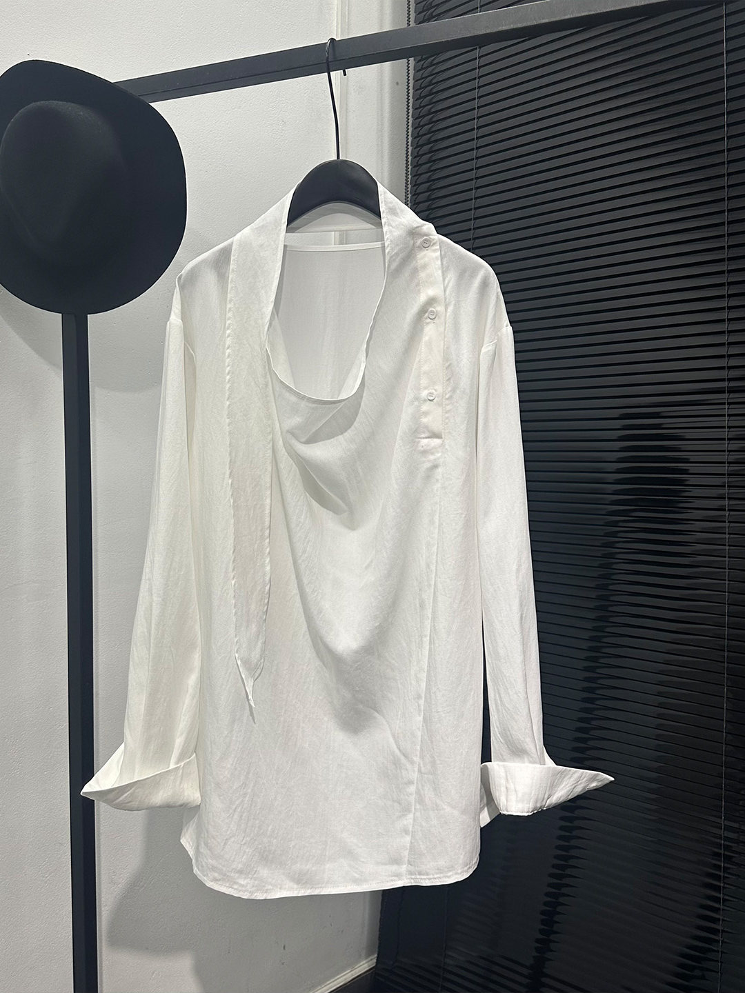 SuperAen Black Design Asymmetr - Asymmetric Top Women avis et prix