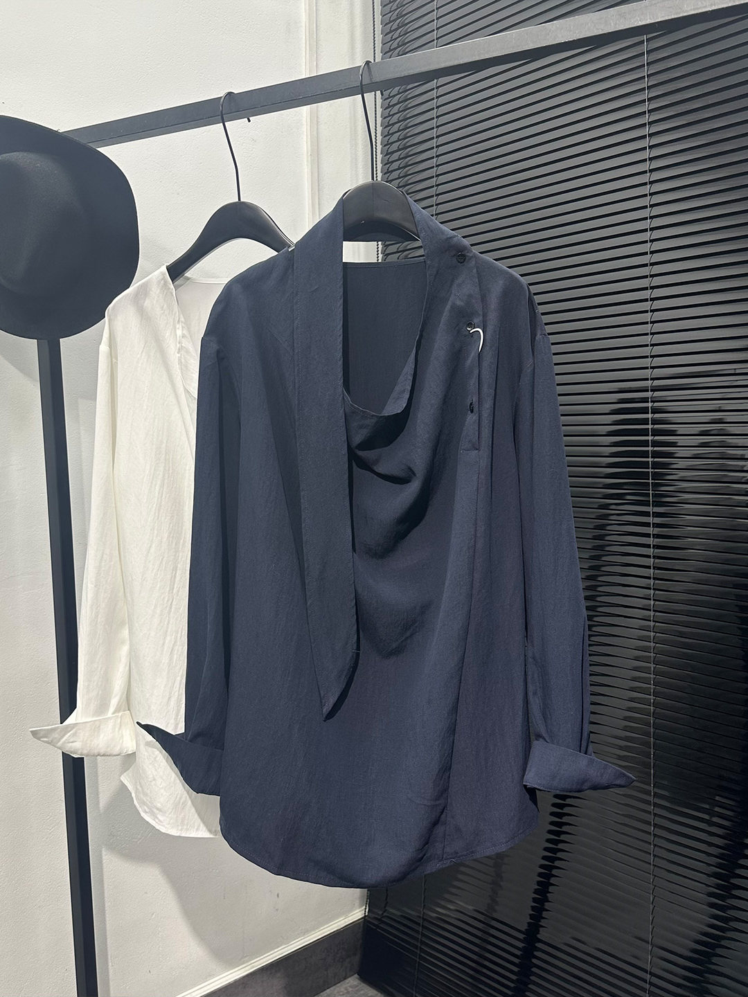 SuperAen Black Design Asymmetr - Asymmetric Top Women avis et prix